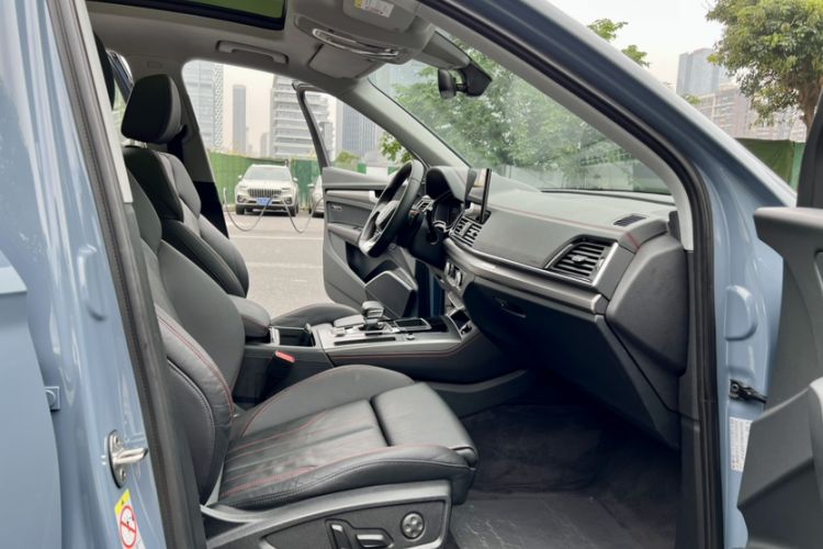 Used Audi Q5L 2022 40T RS Package Performance Model Interior 9