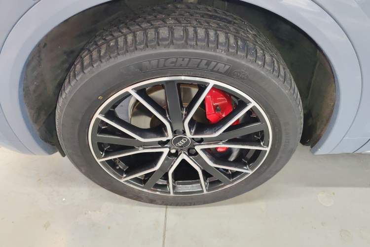 Used Audi Q5L 2022 40T RS Package Performance Model Left Front Wheel Hub