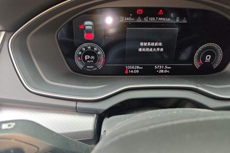 Used Audi Q5L 2022 45T Luxury Dynamic Model Odometer Close Up