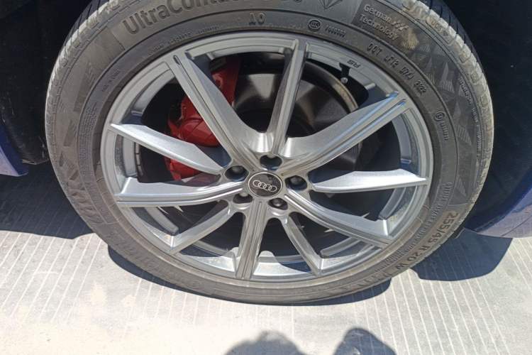 Used Audi Q5L 2022 40T RS Package Performance Model Right Front Wheel Hub