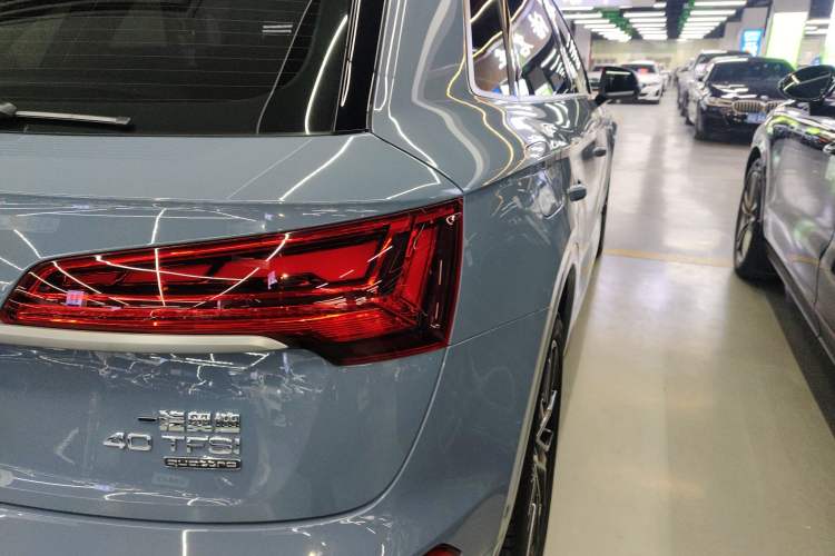 Used Audi Q5L 2022 40T RS Package Performance Model Right Rear Taillight