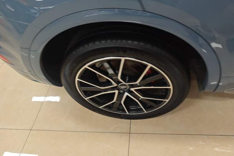 Used Audi Q5L 2022 40T RS Package Performance Model Right Rear Wheel Hub