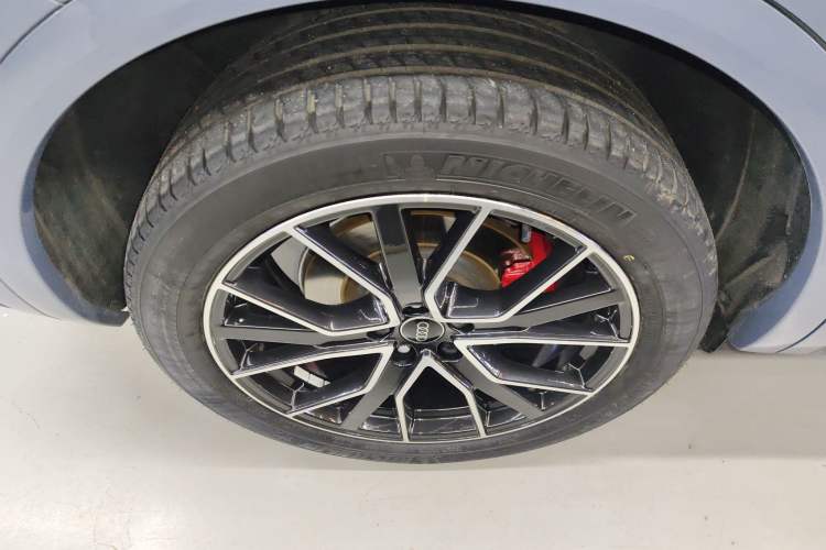 Used Audi Q5L 2022 40T RS Package Performance Model Right Rear Wheel Hub