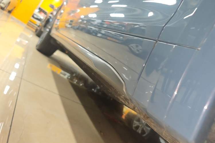 Used Audi Q5L 2022 40T RS Package Performance Model Right Side Sill