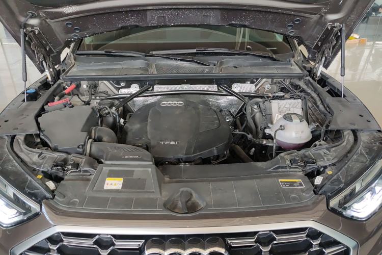 Used Audi Q5L 2022 Updated 45T Luxury Dynamic Version Engine Bay