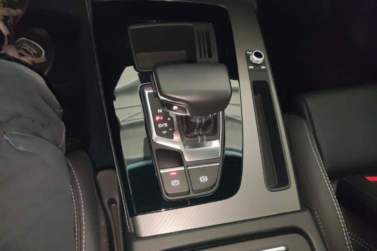 Used Audi Q5L 2022 Updated 45T Luxury Dynamic Version Gear Lever
