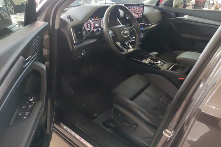 Used Audi Q5L 2022 Updated 45T Luxury Dynamic Version Interior 3