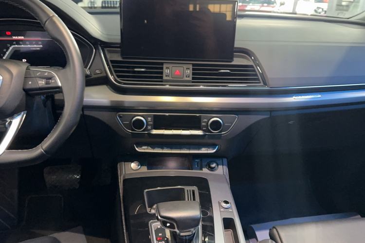 Used Audi Q5L 2022 40T Fashionable and Dynamic Model Audio And AC Panel