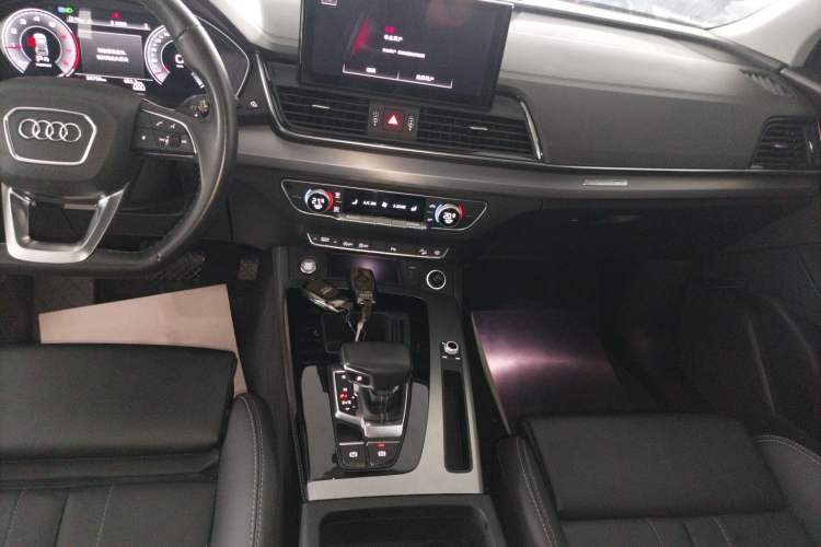 Used Audi Q5L 2022 40T Fashionable and Dynamic Model Audio And AC Panel