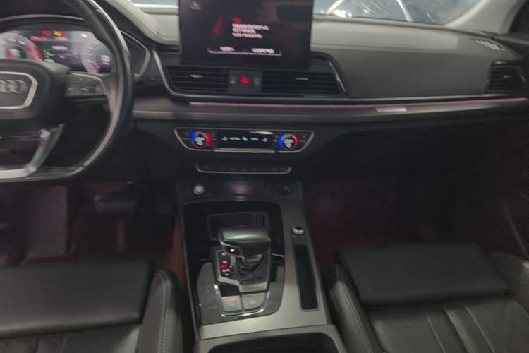 Used Audi Q5L 2022 40T Luxury Dynamic Model Audio And AC Panel