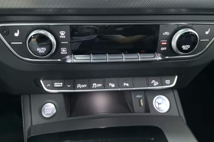Used Audi Q5L 2022 Updated 45T Luxury Dynamic Version Audio And AC Panel