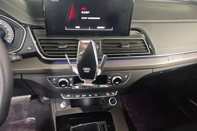 Used Audi Q5L 2022 45T Luxury Dynamic Model Audio And AC Panel