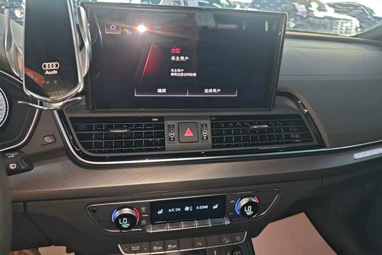 Used Audi Q5L 2022 40T Fashionable and Dynamic Model Audio And AC Panel