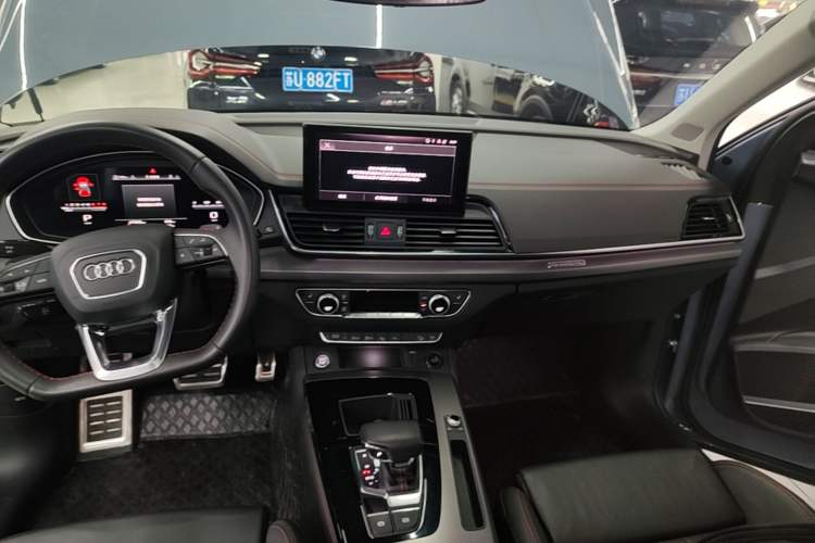 Used Audi Q5L 2022 40T RS Package Performance Model Audio And AC Panel