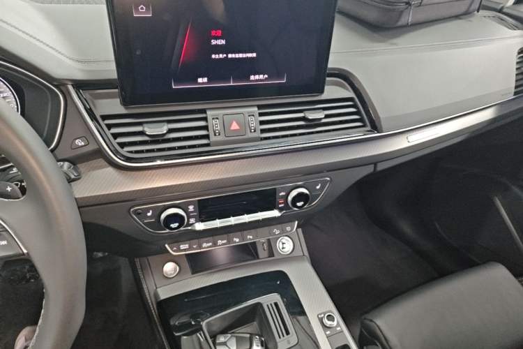 Used Audi Q5L 2022 Updated 40T Luxury Dynamic Edition Audio And AC Panel