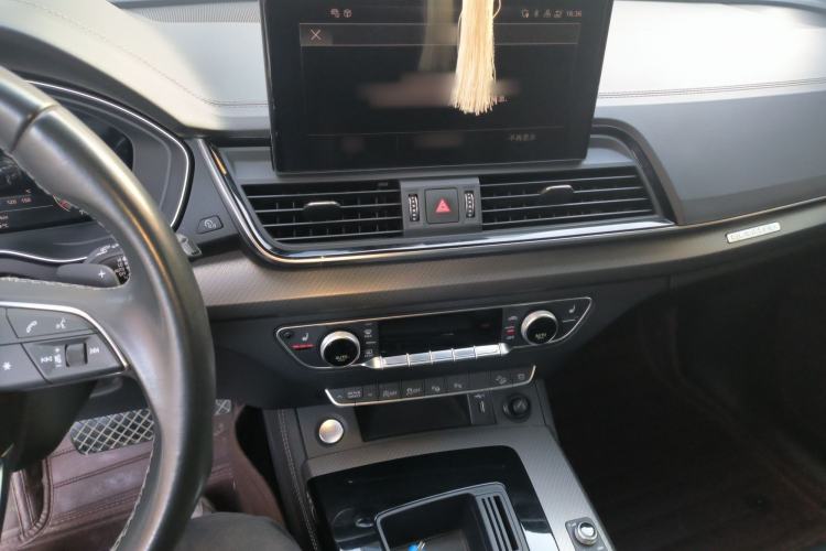 Used Audi Q5L 2022 40T Luxury Dynamic Model Audio And AC Panel