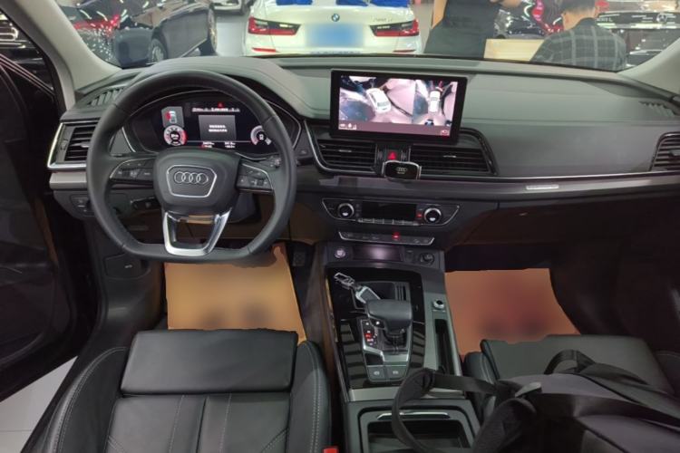 Used Audi Q5L 2022 40T Fashionable and Dynamic Model Center Console