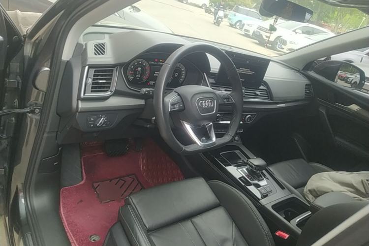 Used Audi Q5L 2022 Updated 40T Luxury Dynamic Edition Center Console