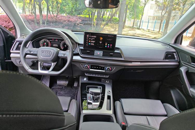 Used Audi Q5L 2022 Updated 40T Luxury Dynamic Edition Center Console