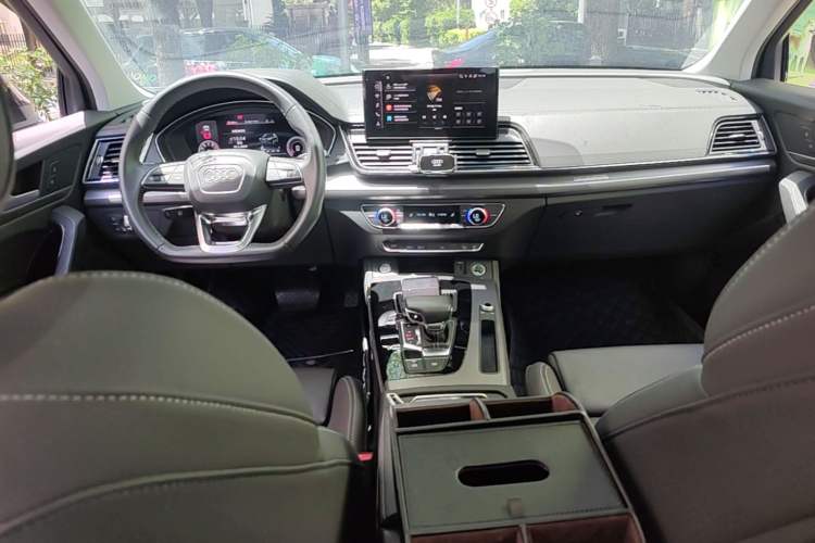 Used Audi Q5L 2022 40T Fashionable and Dynamic Model Center Console