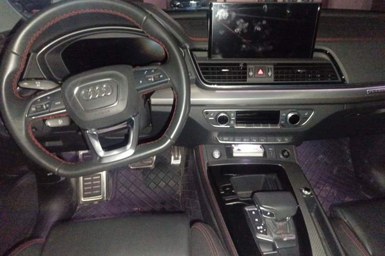 Used Audi Q5L 2022 40T Luxury Dynamic Model Center Console
