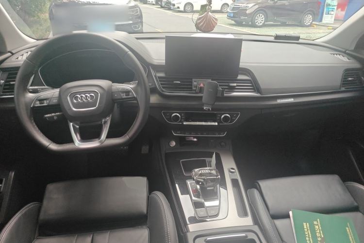 Used Audi Q5L 2022 40T Luxury Dynamic Model Center Console