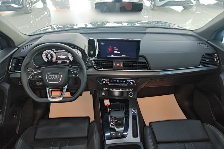 Used Audi Q5L 2022 40T Fashionable and Dynamic Model Center Console