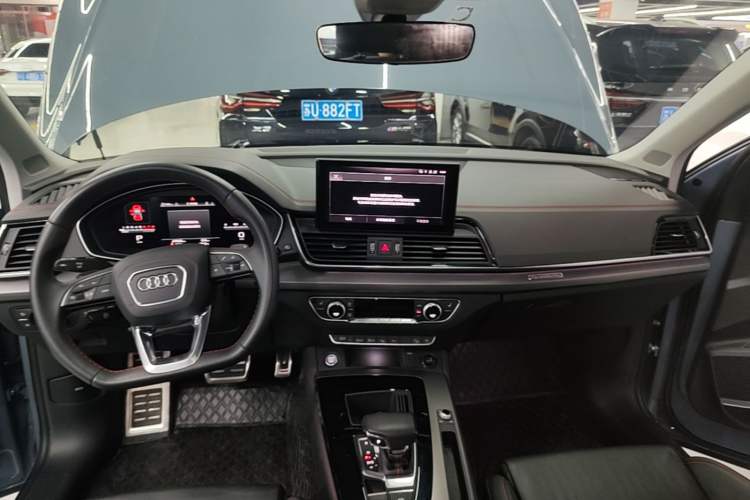 Used Audi Q5L 2022 40T RS Package Performance Model Center Console