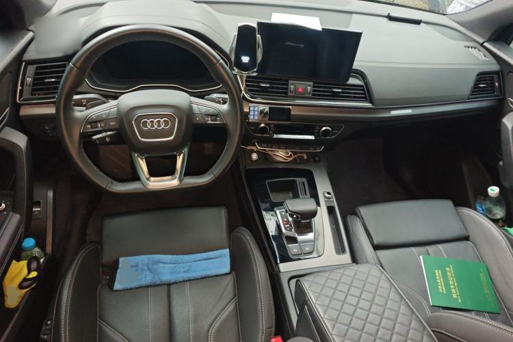 Used Audi Q5L 2022 Updated 40T Luxury Dynamic Edition Center Console