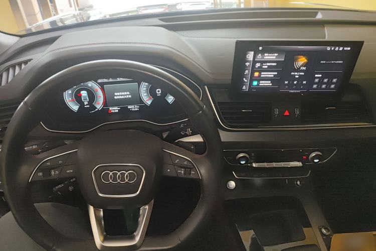 Used Audi Q5L 2022 40T Fashionable and Dynamic Model Center Console