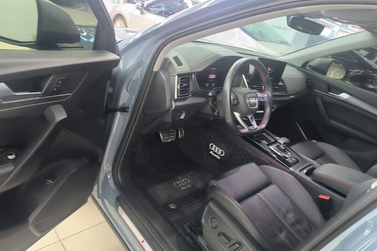 Used Audi Q5L 2022 40T RS Package Performance Model Driver Seat