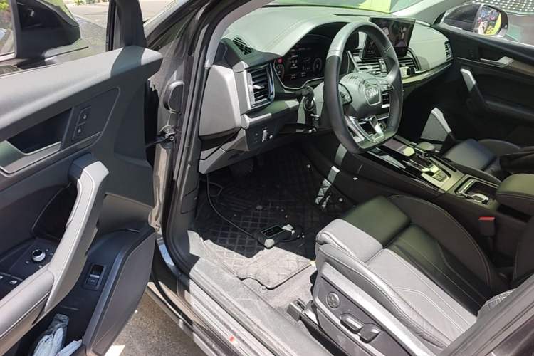 Used Audi Q5L 2022 40T Fashionable and Dynamic Model Driver Seat