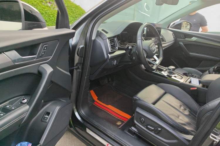 Used Audi Q5L 2022 40T Fashionable and Elegant Model Driver Seat