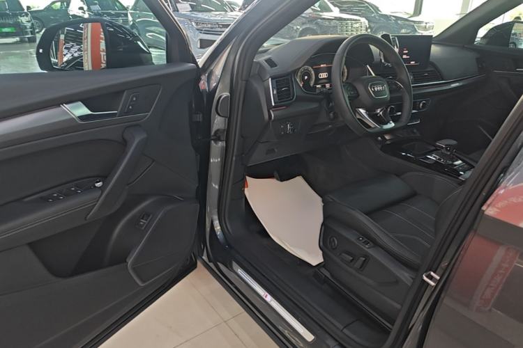 Used Audi Q5L 2022 40T Fashionable and Dynamic Model Driver Seat