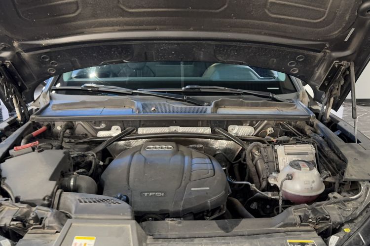 Used Audi Q5L 2022 40T Fashionable and Dynamic Model Engine Bay