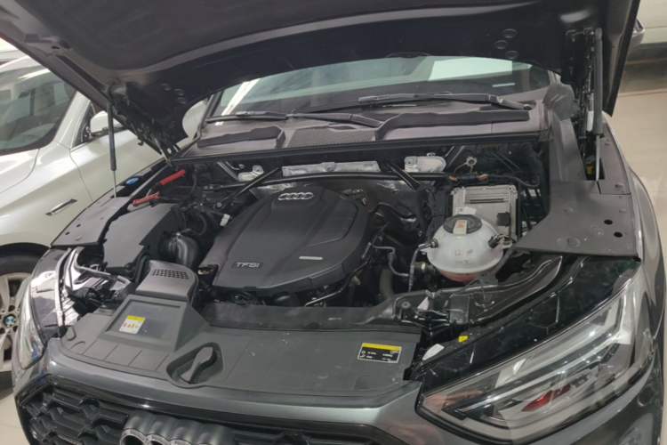 Used Audi Q5L 2022 40T Luxury Dynamic Model Engine Bay