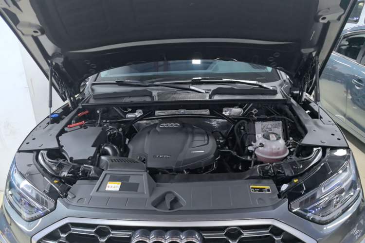 Used Audi Q5L 2022 Updated 45T Luxury Dynamic Version Engine Bay