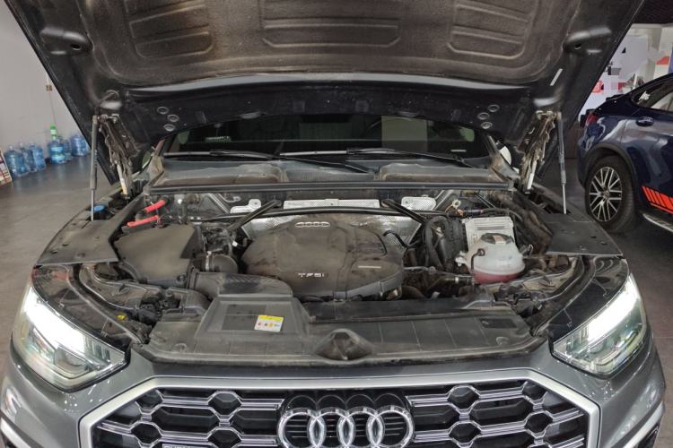 Used Audi Q5L 2022 40T Luxury Dynamic Model Engine Bay