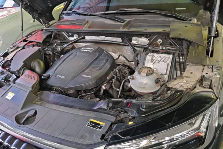 Used Audi Q5L 2022 45T Luxury Dynamic Model Engine Bay