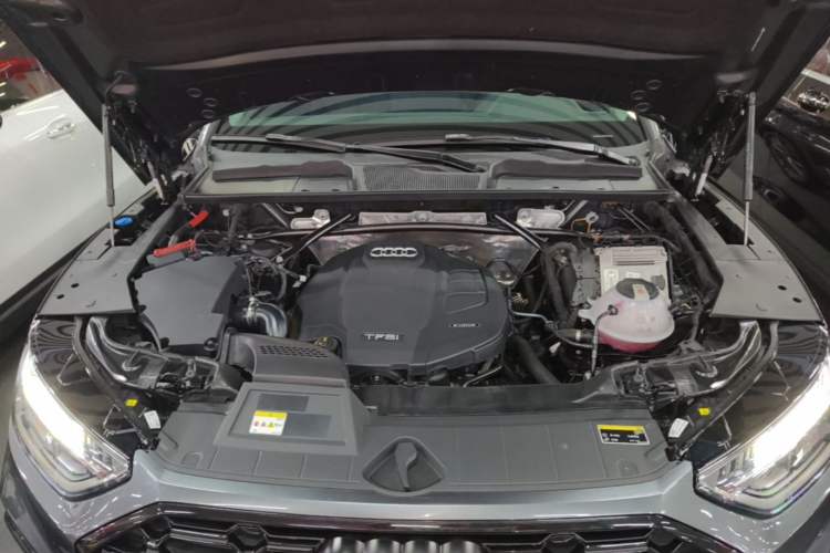 Used Audi Q5L 2022 40T Fashionable and Dynamic Model Engine Bay