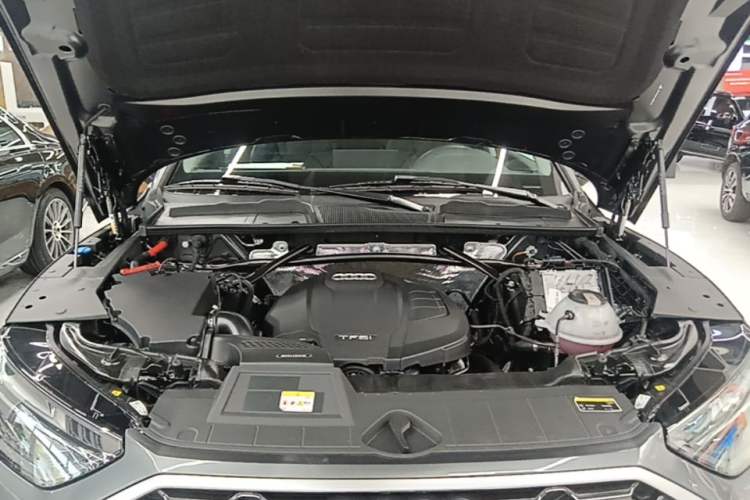Used Audi Q5L 2022 Updated 45T Luxury Dynamic Version Engine Bay