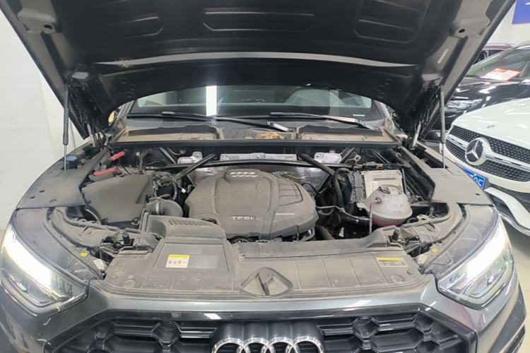 Used Audi Q5L 2022 40T Luxury Dynamic Model Engine Bay