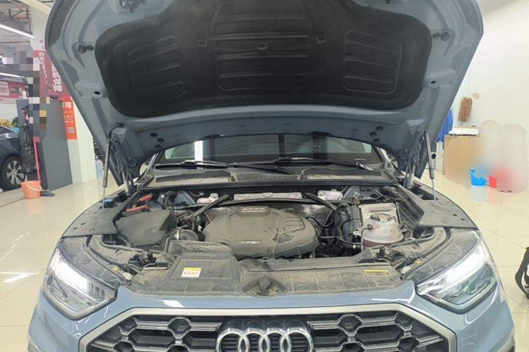 Used Audi Q5L 2022 40T RS Package Performance Model Engine Bay
