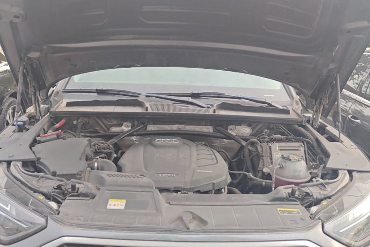 Used Audi Q5L 2022 40T Luxury Dynamic Model Engine Bay