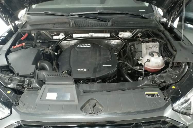 Used Audi Q5L 2022 45T Luxury Dynamic Model Engine Bay