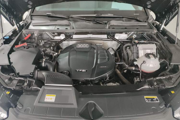 Used Audi Q5L 2022 Updated 40T Luxury Dynamic Edition Engine Bay