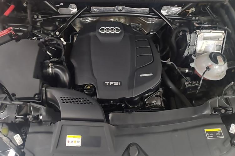 Used Audi Q5L 2022 40T Luxury Dynamic Model Engine Bay