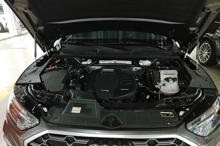 Used Audi Q5L 2022 40T Luxury Dynamic Model Engine Bay