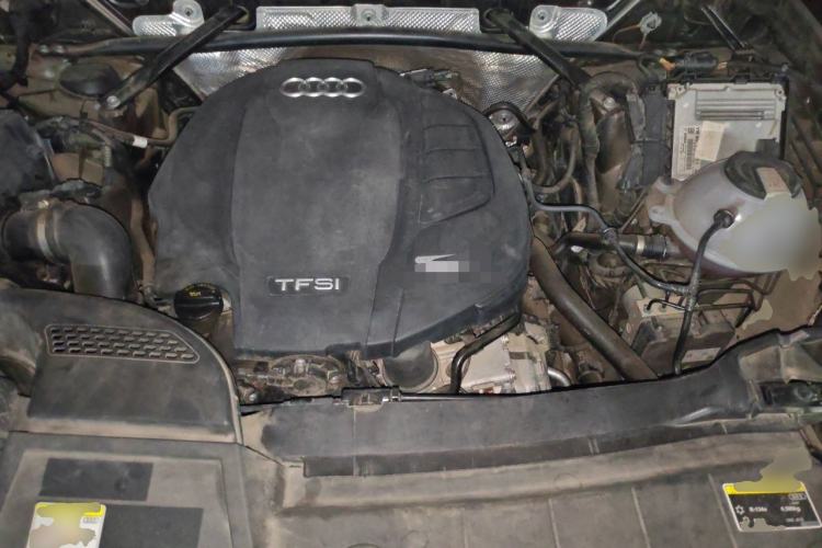 Used Audi Q5L 2022 40T Fashionable and Dynamic Model Engine Bay