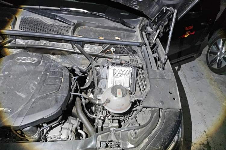 Used Audi Q5L 2022 Updated 45T Luxury Dynamic Version Engine Bay Left